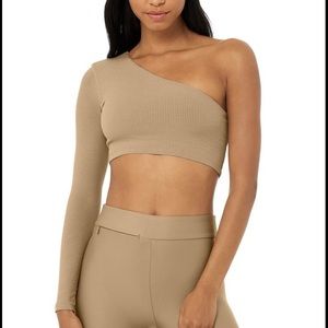 Alo Yoga Ribbed Wave Crop Top
Long Sleeve in Tan